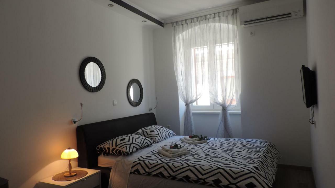 Apartment & Room Ivan 希贝尼克 外观 照片